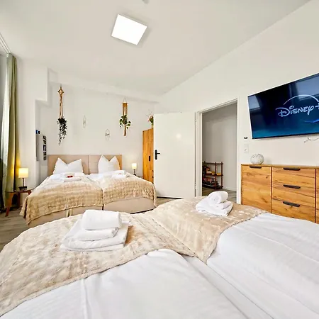 Shiny Loft Fuer Bis Zu14, Sauna, Billardtisch, 3 Badezimmer Norimberga