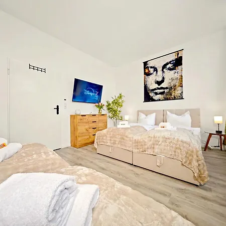Shiny Loft Fuer Bis Zu14, Sauna, Billardtisch, 3 Badezimmer Norimberga