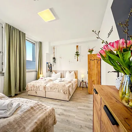 Shiny Loft Fuer Bis Zu14, Sauna, Billardtisch, 3 Badezimmer Appartamento