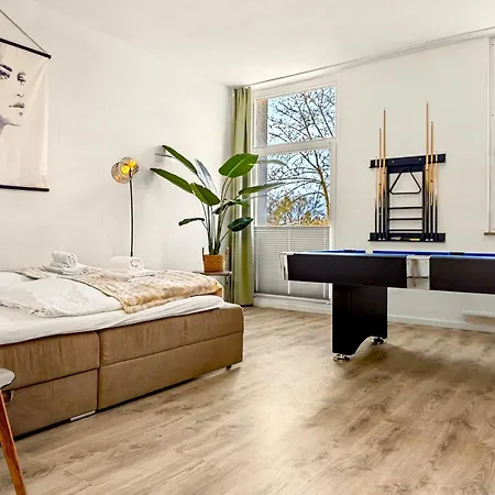 Shiny Loft Fuer Bis Zu14, Sauna, Billardtisch, 3 Badezimmer Appartamento Norimberga