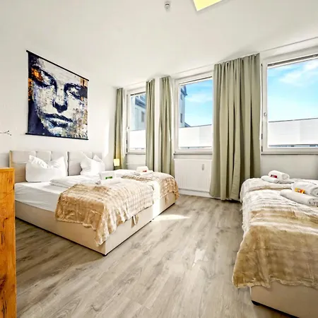 Shiny Loft Fuer Bis Zu14, Sauna, Billardtisch, 3 Badezimmer *