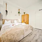 Apartamento Shiny Loft Für Bis Zu14, Sauna, Billardtisch, 3 Badezimmer *