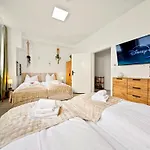 Shiny Loft Fuer Bis Zu14, Sauna, Billardtisch, 3 Badezimmer ニュルンベルク