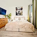 Shiny Loft Für Bis Zu14, Sauna, Billardtisch, 3 Badezimmer Apartamento Núremberg