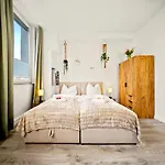 Apartamento Shiny Loft Für Bis Zu14, Sauna, Billardtisch, 3 Badezimmer