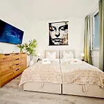 Apartamento Shiny Loft Für Bis Zu14, Sauna, Billardtisch, 3 Badezimmer
