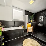 Apartamento Shiny Loft Für Bis Zu14, Sauna, Billardtisch, 3 Badezimmer *