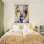 Shiny Loft Für Bis Zu14, Sauna, Billardtisch, 3 Badezimmer